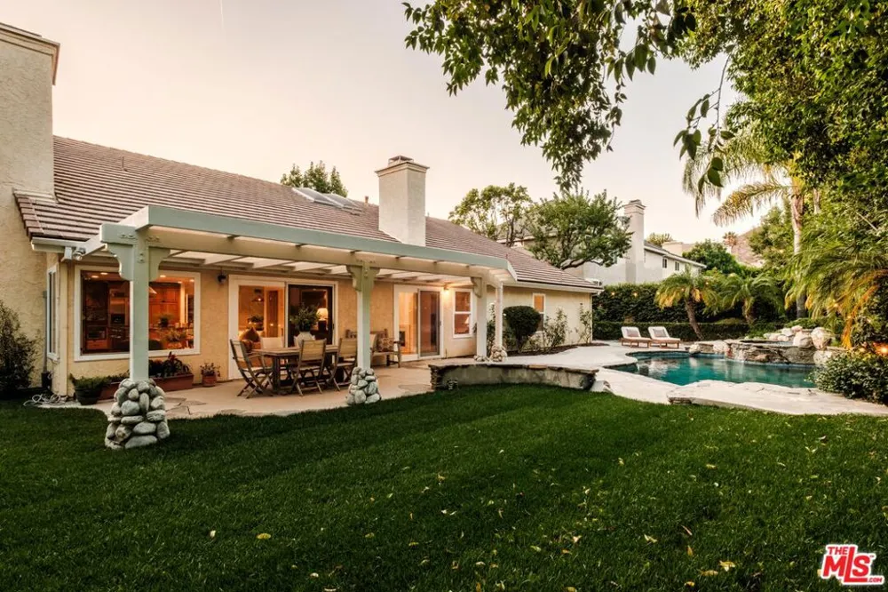 5744 Hempstead Drive Agoura Hills, CA 91301