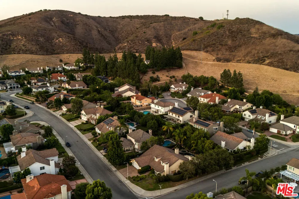 5744 Hempstead Drive Agoura Hills, CA 91301