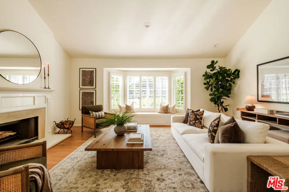 5744 Hempstead Drive Agoura Hills, CA 91301
