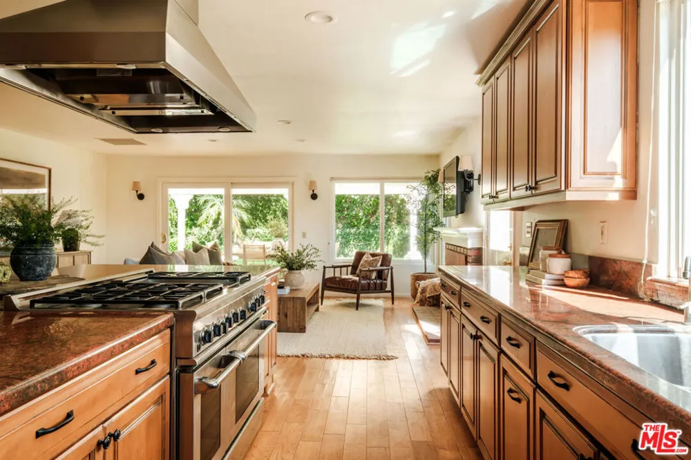 5744 Hempstead Drive Agoura Hills, CA 91301