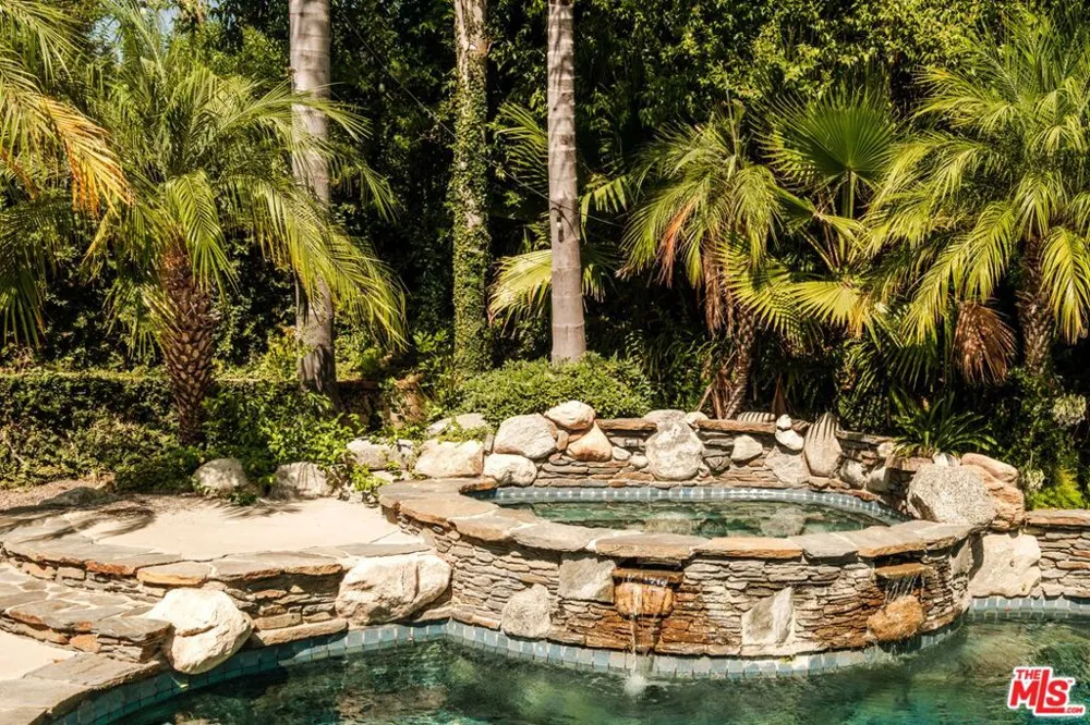 5744 Hempstead Drive Agoura Hills, CA 91301