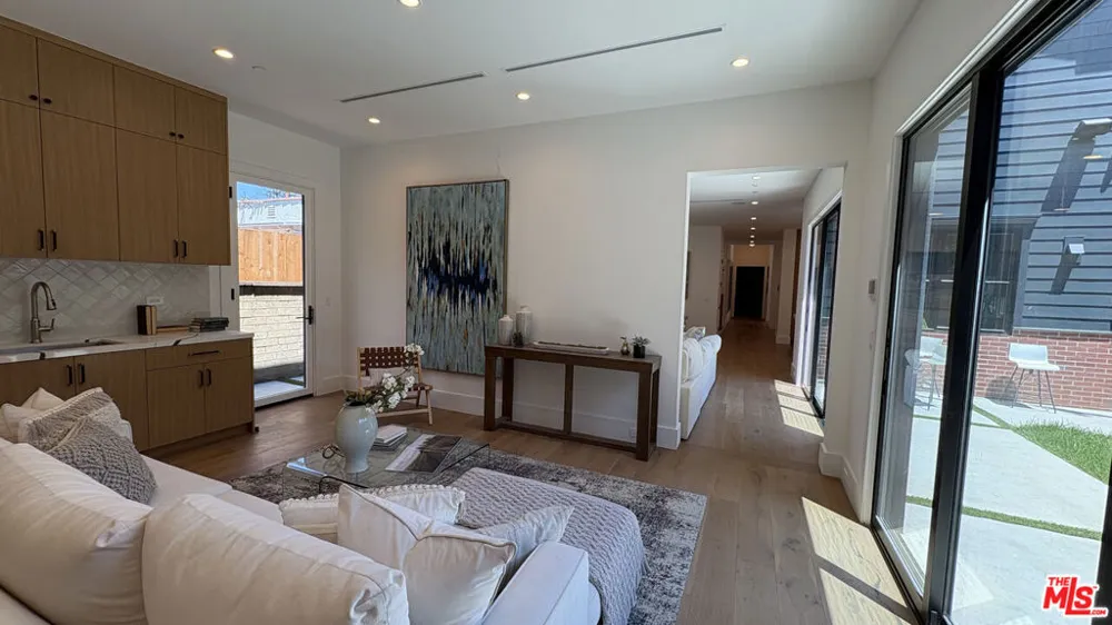 1823 S Shenandoah Street Los Angeles, CA 90035