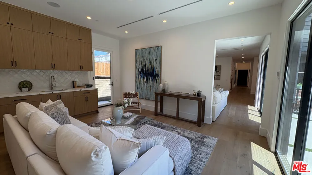 1823 S Shenandoah Street Los Angeles, CA 90035