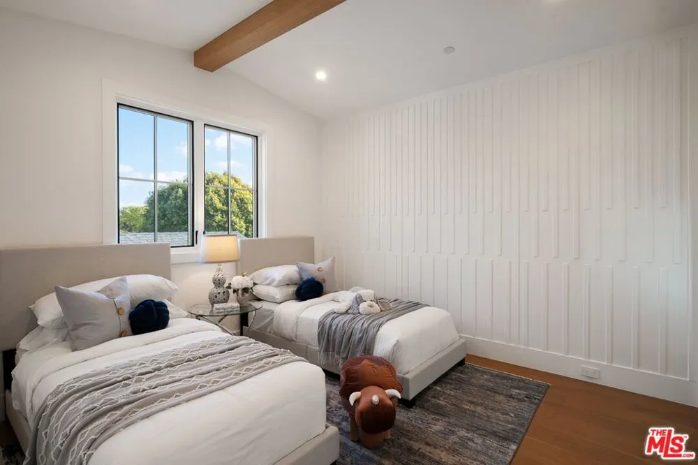 1823 S Shenandoah Street Los Angeles, CA 90035