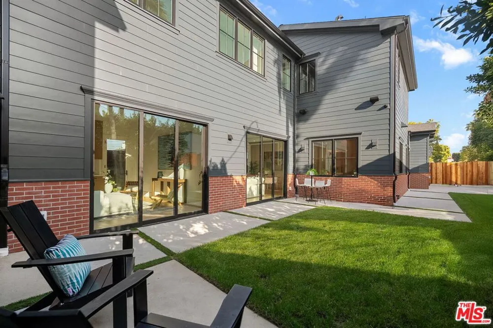 1823 S Shenandoah Street Los Angeles, CA 90035