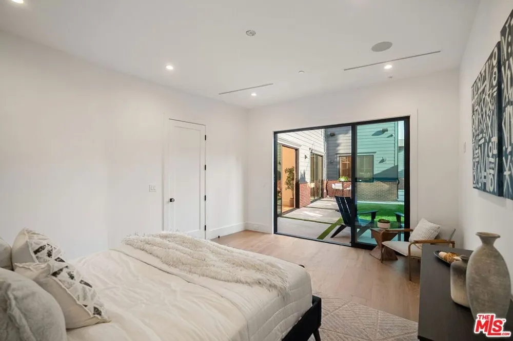 1823 S Shenandoah Street Los Angeles, CA 90035