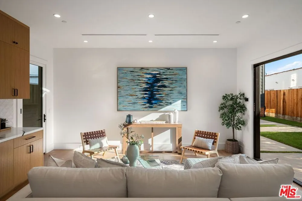 1823 S Shenandoah Street Los Angeles, CA 90035
