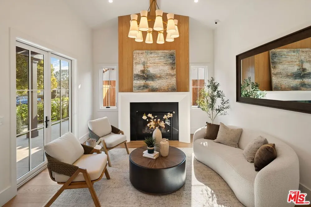 1823 S Shenandoah Street Los Angeles, CA 90035