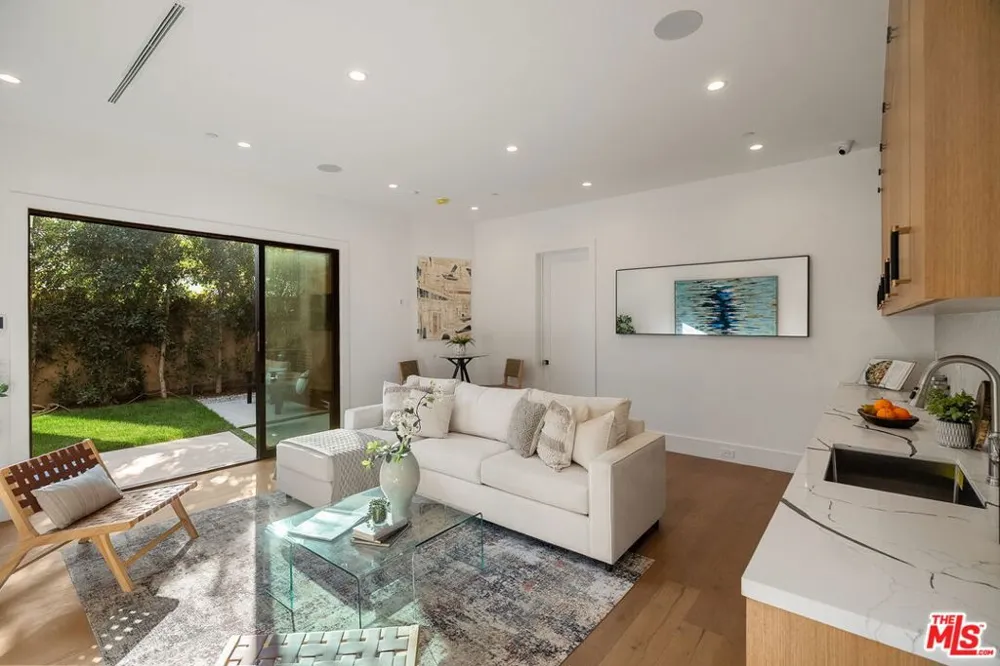 1823 S Shenandoah Street Los Angeles, CA 90035