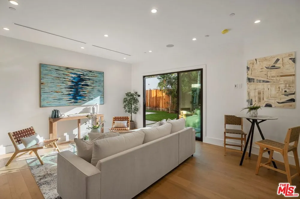 1823 S Shenandoah Street Los Angeles, CA 90035