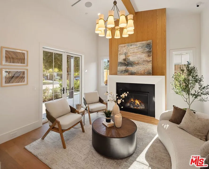 1823 S Shenandoah Street Los Angeles, CA 90035