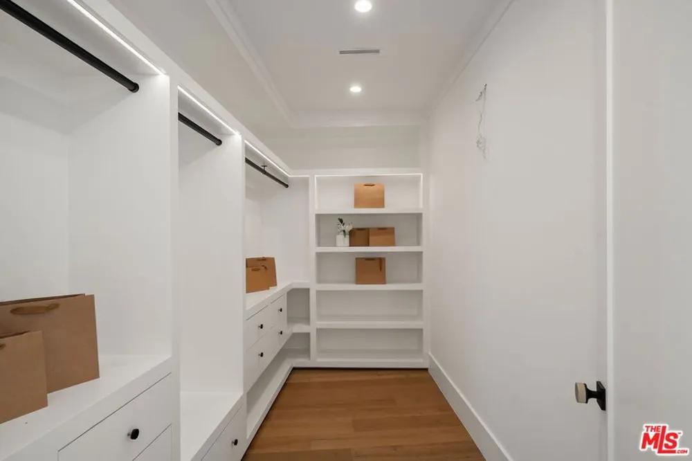 1823 S Shenandoah Street Los Angeles, CA 90035