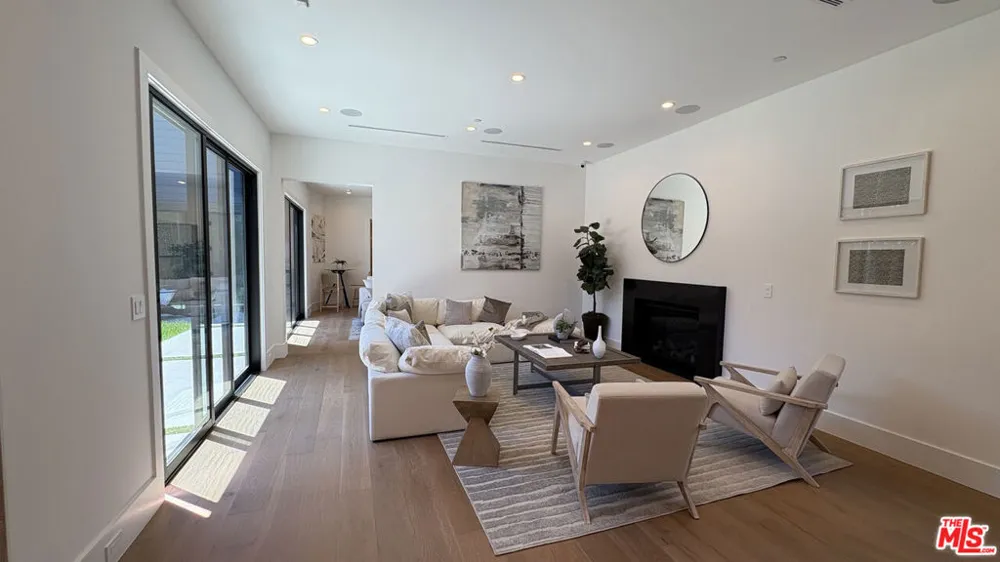 1823 S Shenandoah Street Los Angeles, CA 90035