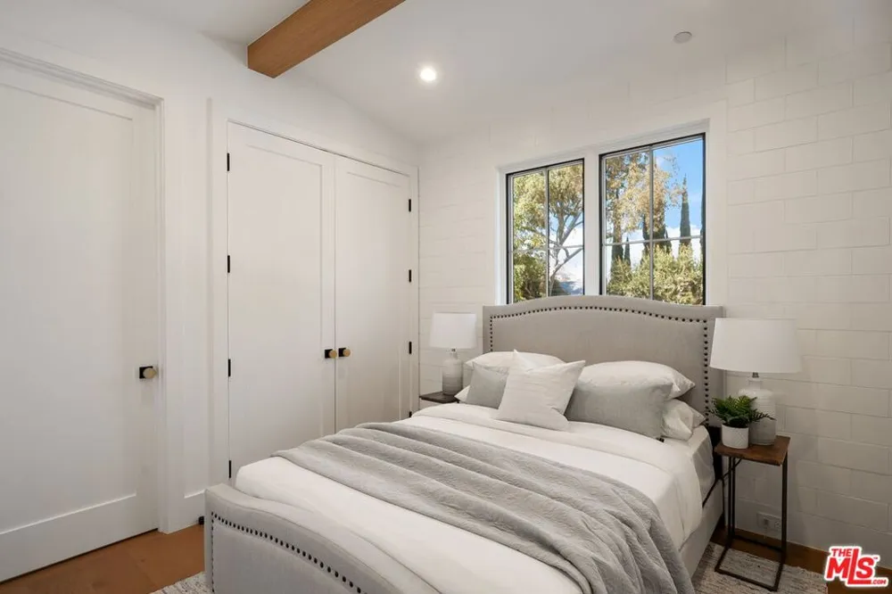 1823 S Shenandoah Street Los Angeles, CA 90035