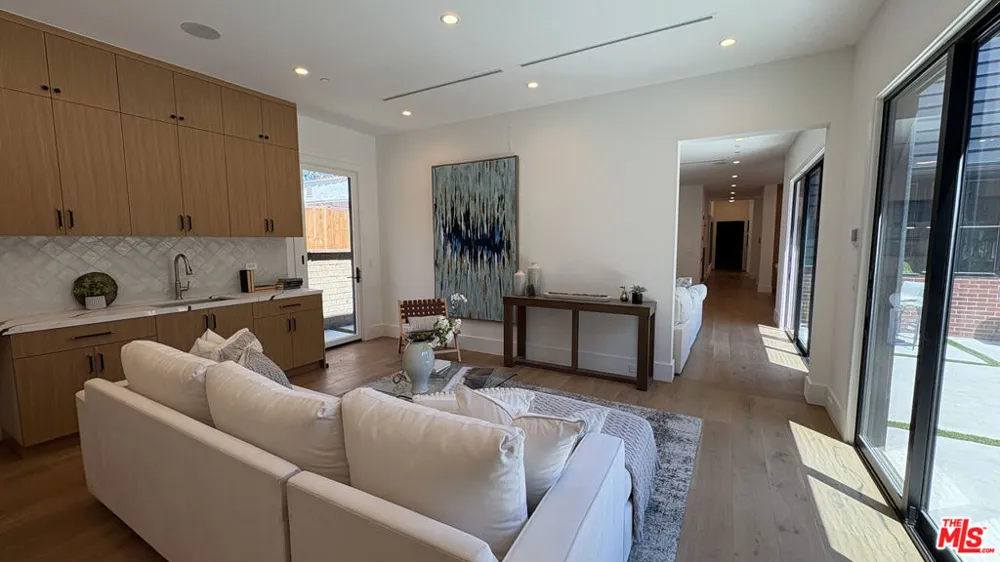 1823 S Shenandoah Street Los Angeles, CA 90035
