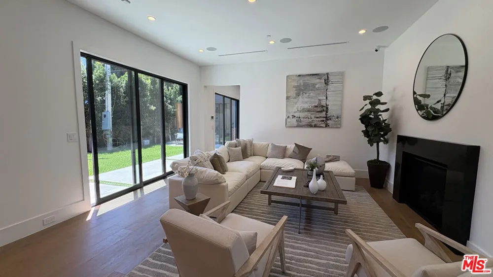 1823 S Shenandoah Street Los Angeles, CA 90035