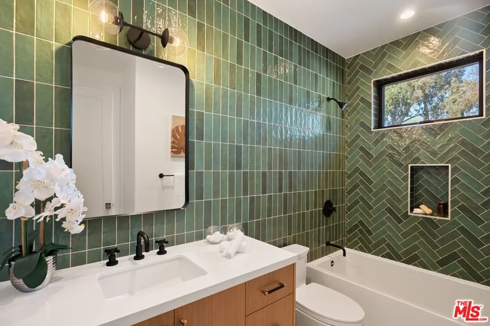 1823 S Shenandoah Street Los Angeles, CA 90035