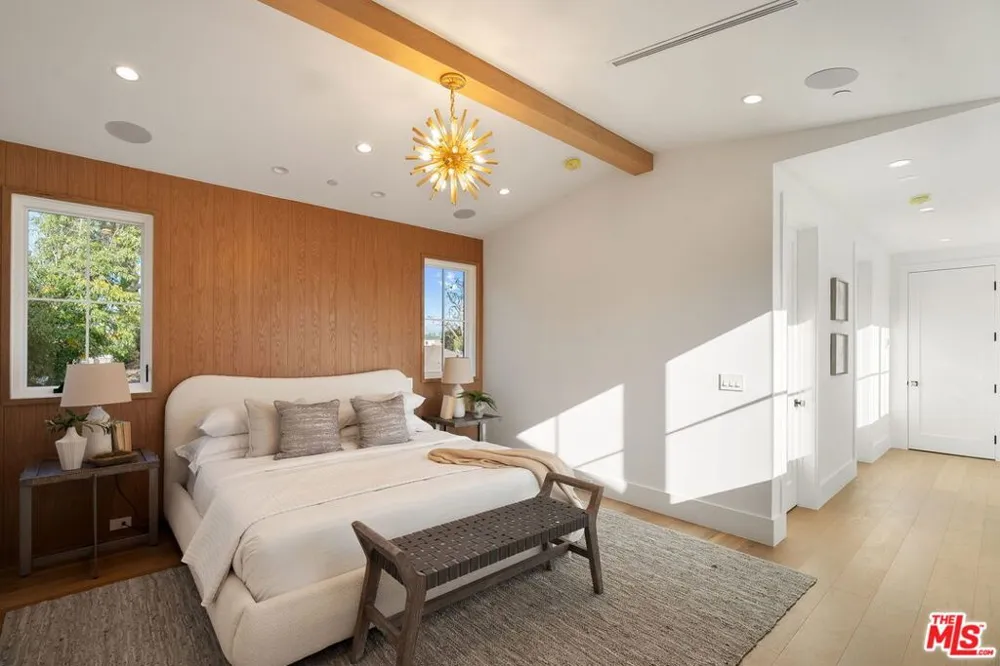 1823 S Shenandoah Street Los Angeles, CA 90035