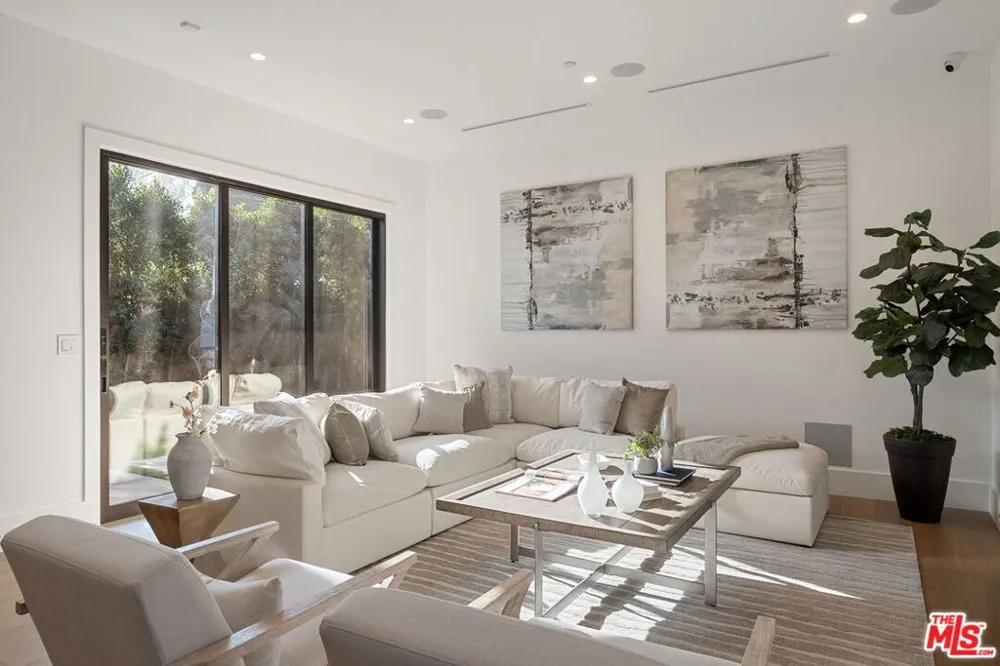 1823 S Shenandoah Street Los Angeles, CA 90035