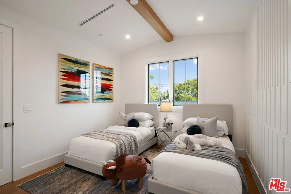 1823 S Shenandoah Street Los Angeles, CA 90035