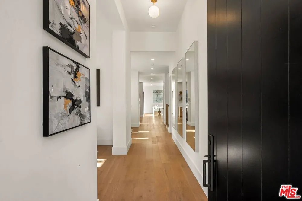 1823 S Shenandoah Street Los Angeles, CA 90035