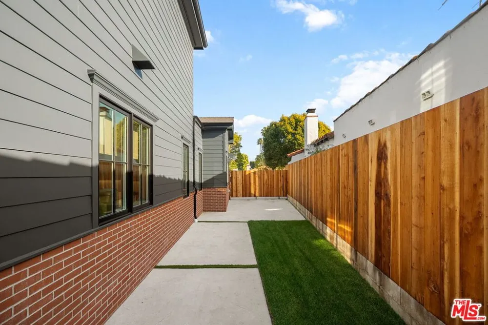 1823 S Shenandoah Street Los Angeles, CA 90035