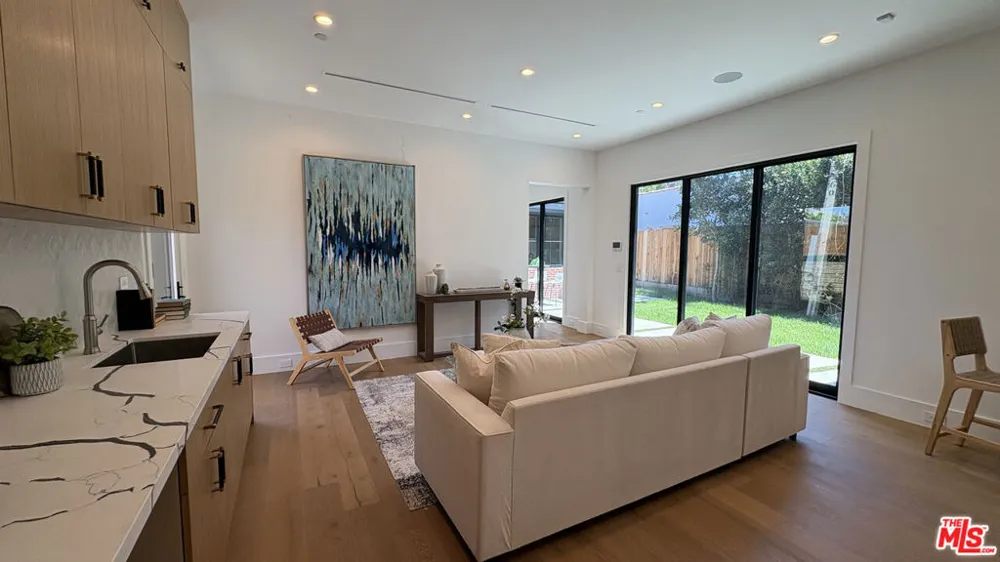 1823 S Shenandoah Street Los Angeles, CA 90035