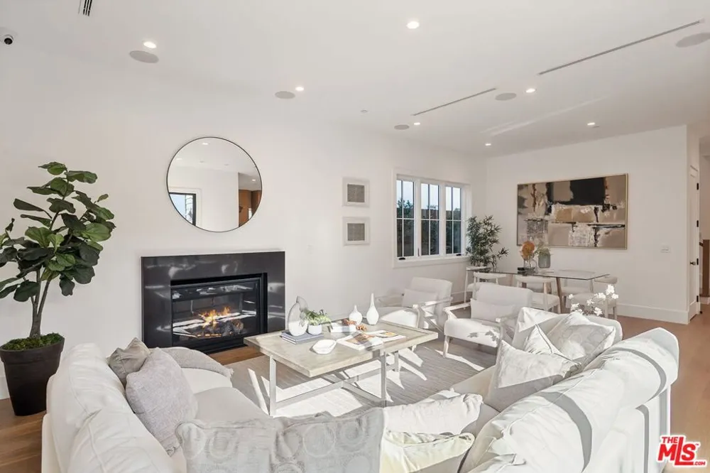 1823 S Shenandoah Street Los Angeles, CA 90035