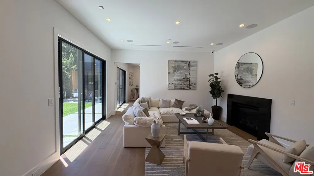 1823 S Shenandoah Street Los Angeles, CA 90035