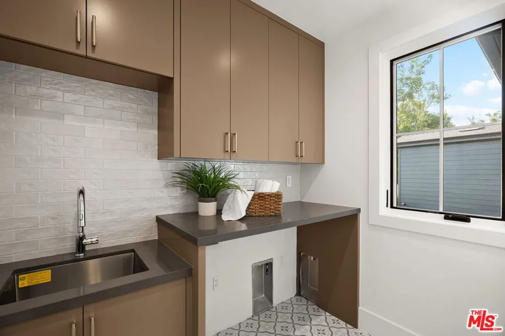 1823 S Shenandoah Street Los Angeles, CA 90035