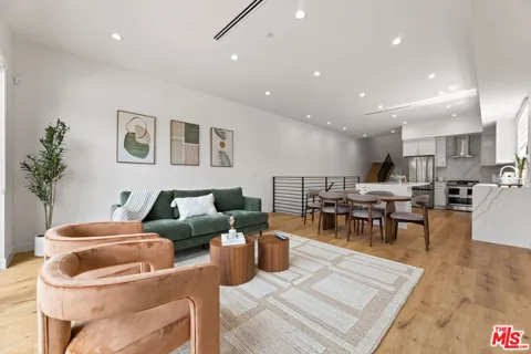 5118 Laurel Canyon