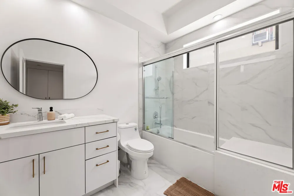 5118 Laurel Canyon Valley Village, CA 91607