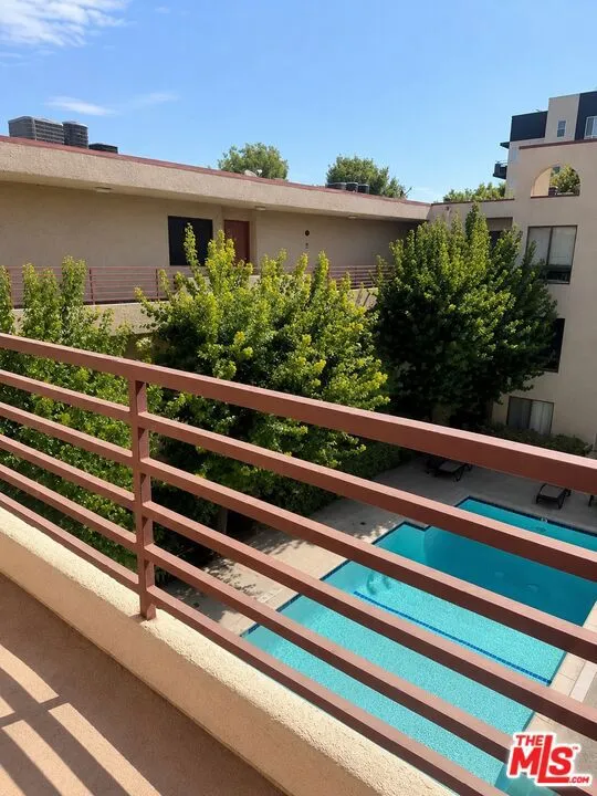 6825 Alabama Avenue #311 Canoga Park, CA 91303