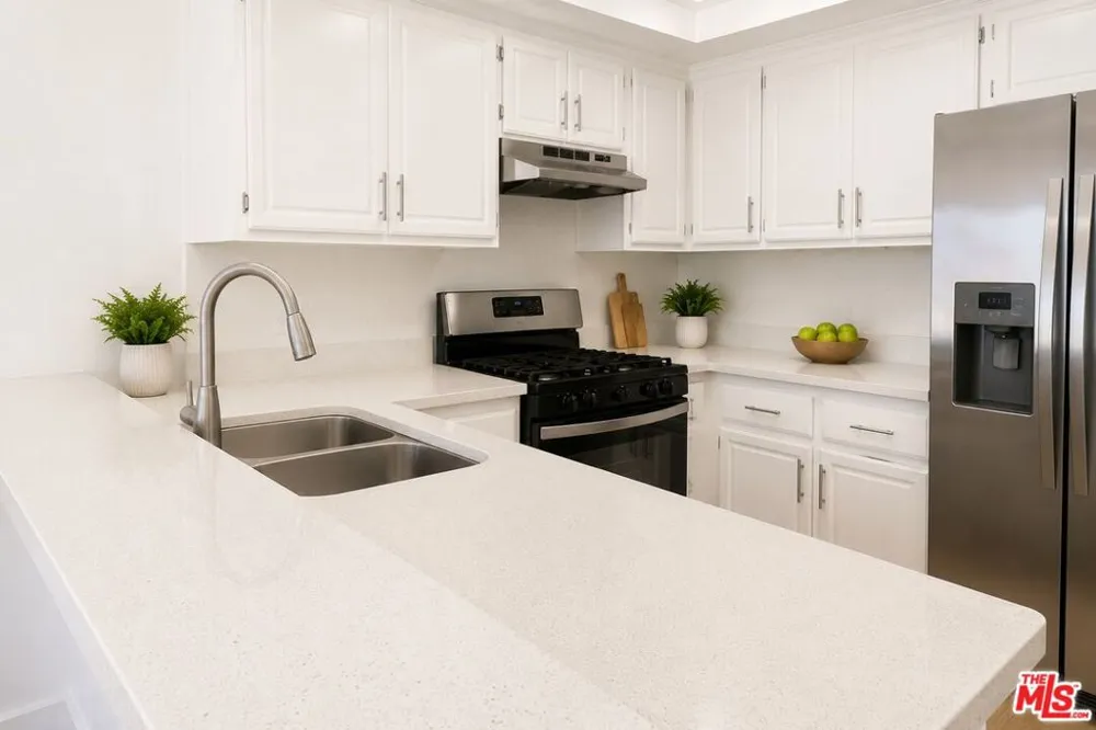 6825 Alabama Avenue #311 Canoga Park, CA 91303