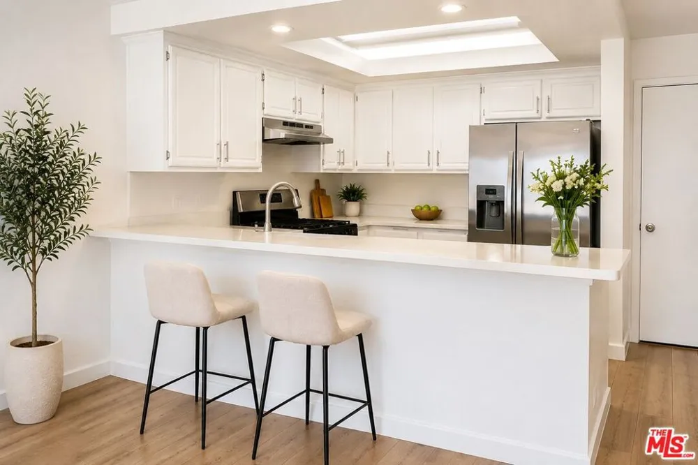 6825 Alabama Avenue #311 Canoga Park, CA 91303