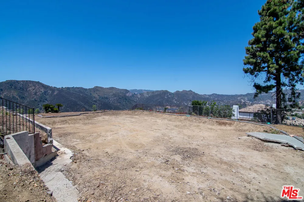 16748 Monte Hermoso Drive Los Angeles, CA 90272
