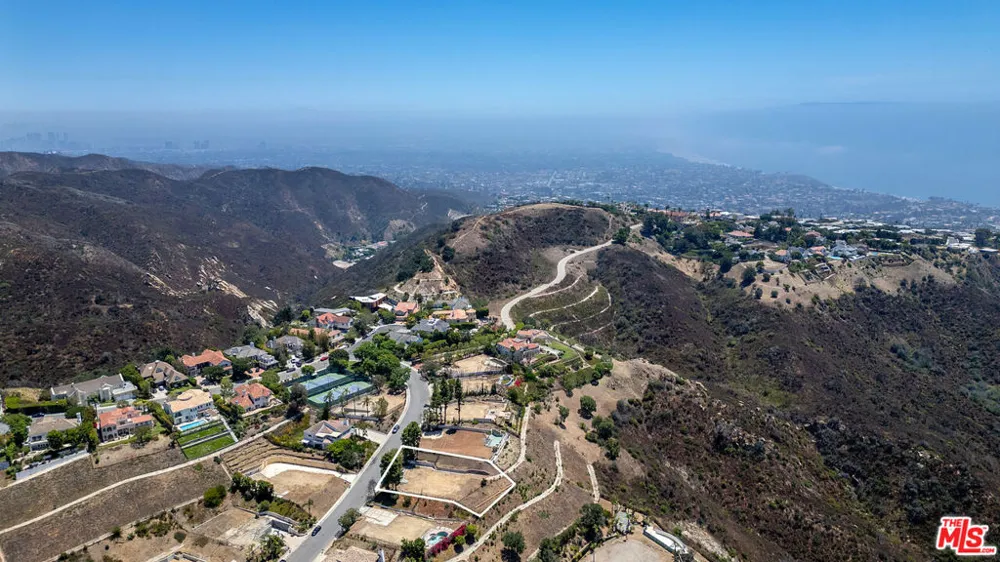 16748 Monte Hermoso Drive Los Angeles, CA 90272