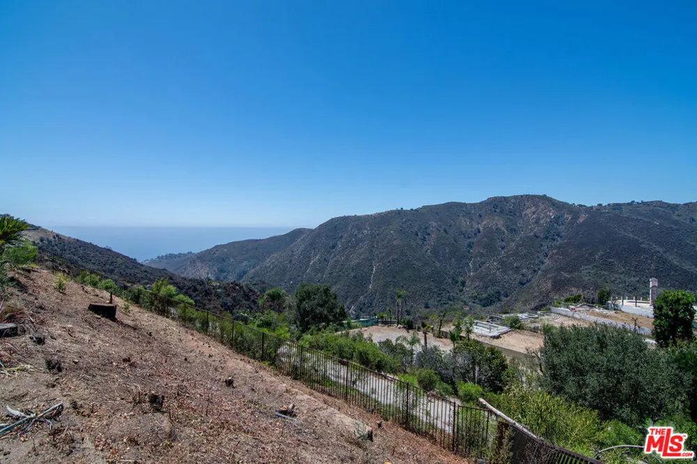16748 Monte Hermoso Drive Los Angeles, CA 90272