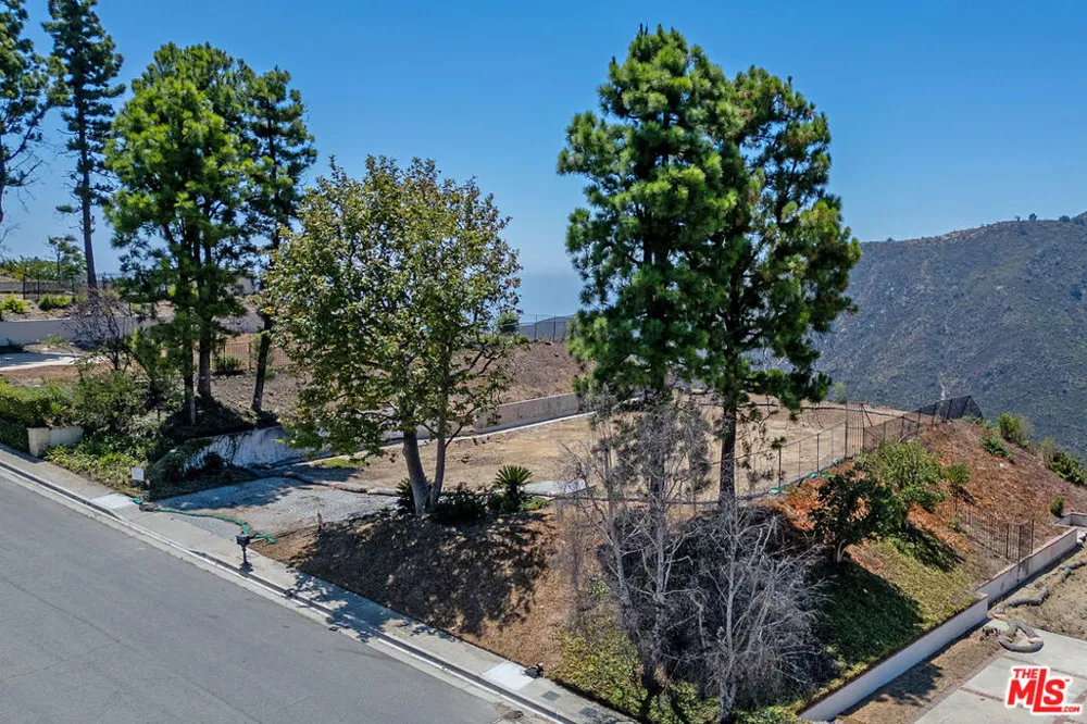 16748 Monte Hermoso Drive Los Angeles, CA 90272