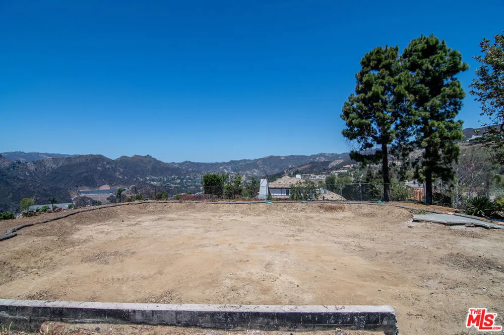 16748 Monte Hermoso Drive Los Angeles, CA 90272
