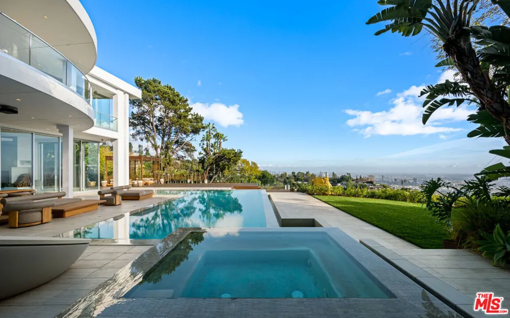 1609 Magnetic Terrace Los Angeles, CA 90069