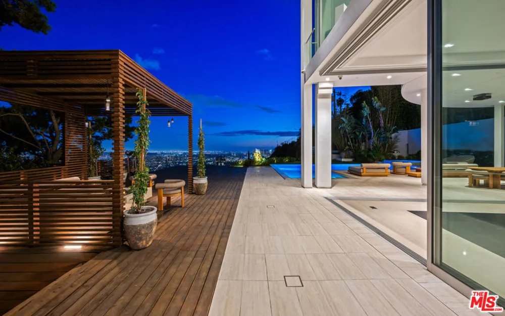 1609 Magnetic Terrace Los Angeles, CA 90069