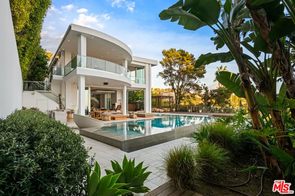 1609 Magnetic Terrace Los Angeles, CA 90069