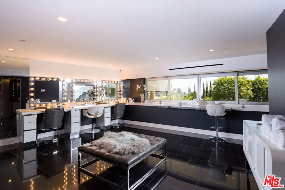 1609 Magnetic Terrace Los Angeles, CA 90069