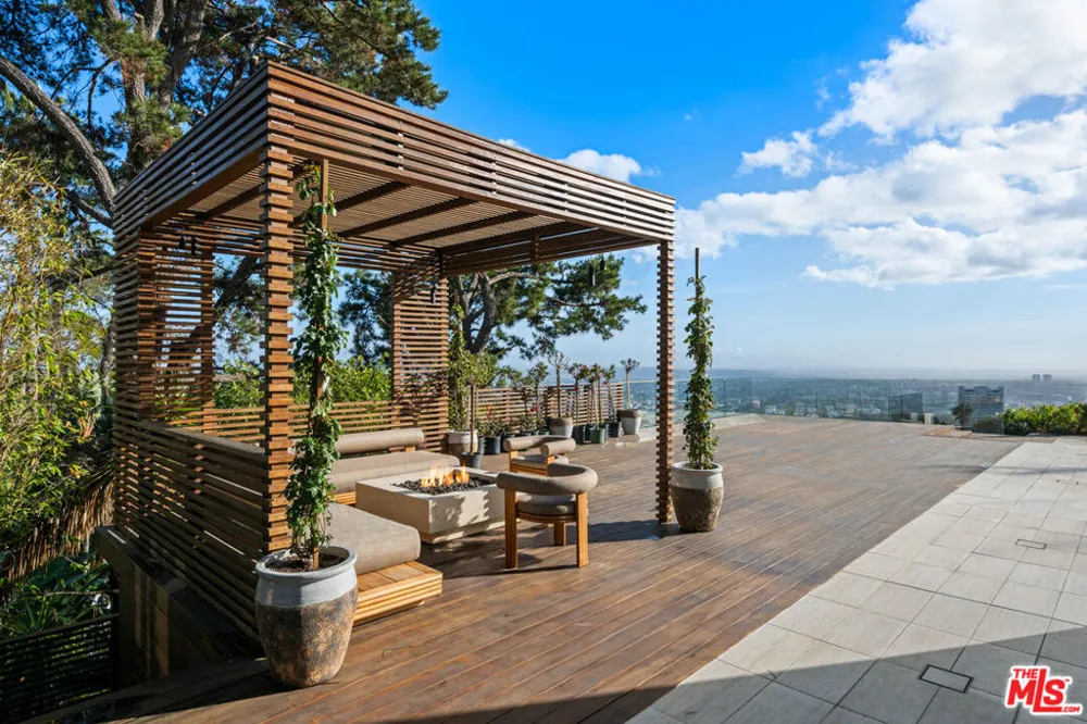 1609 Magnetic Terrace Los Angeles, CA 90069