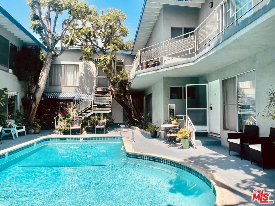 941 San Vicente Boulevard #4 West Hollywood, CA 90069