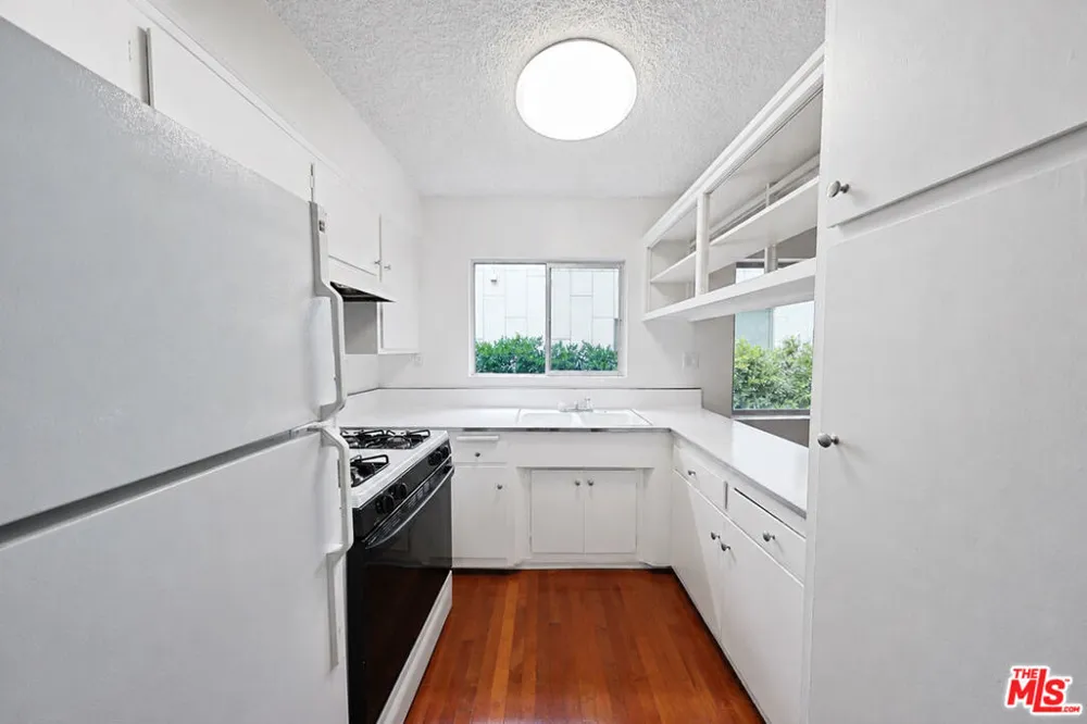941 San Vicente Boulevard #4 West Hollywood, CA 90069