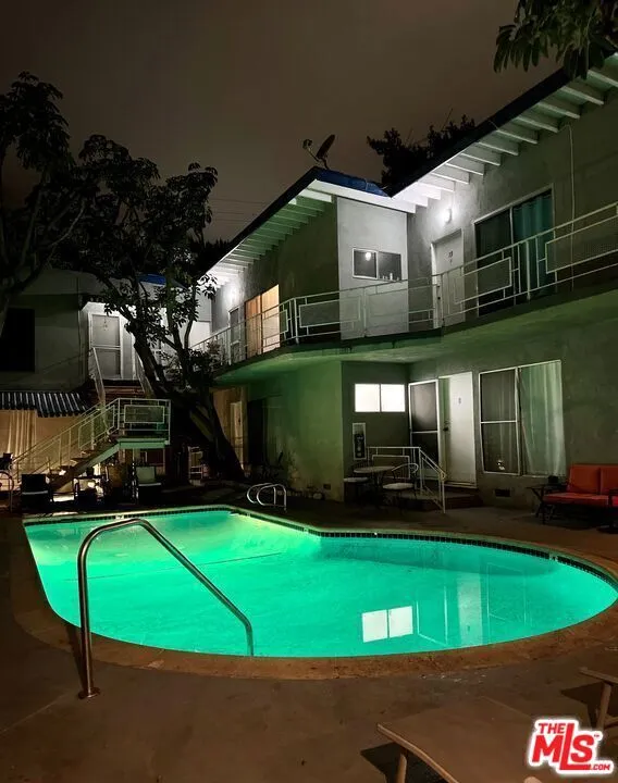 941 San Vicente Boulevard #4 West Hollywood, CA 90069