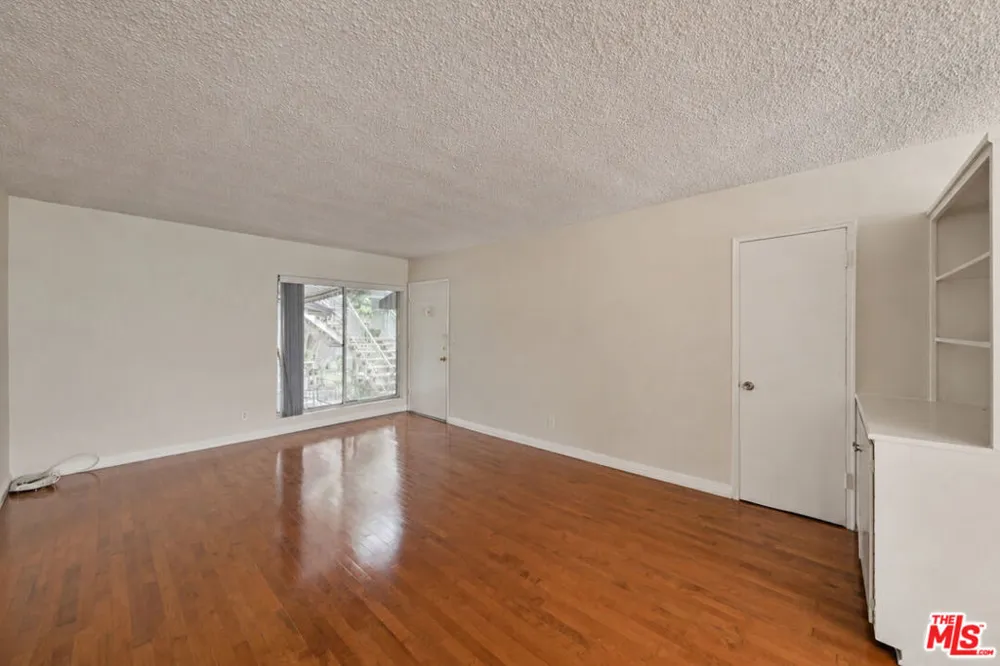 941 San Vicente Boulevard #4 West Hollywood, CA 90069