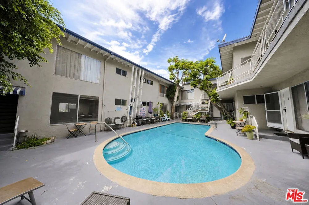 941 San Vicente Boulevard #4 West Hollywood, CA 90069